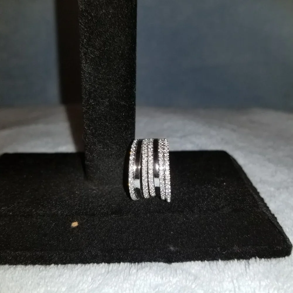 Ring - Picture 2 of 6